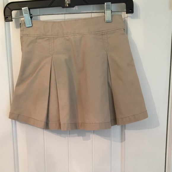 GapKids Uniform Pleated Skirt - Picture 2 of 4
